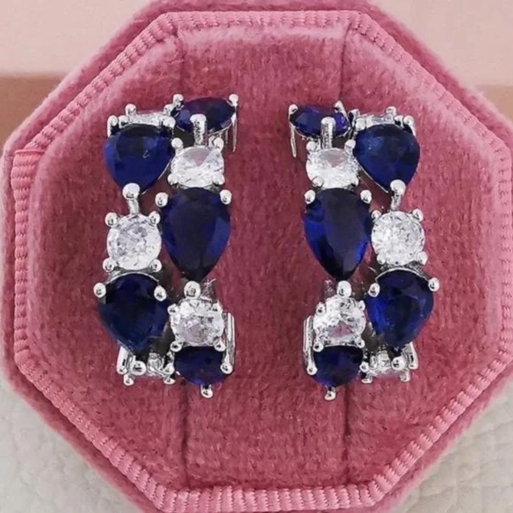 LUXURY 925 STERLING SILVER DIAMOND STUD EARRINGS, NICE EARRINGS, CUTE EARRINGS. - Picture 3 of 3